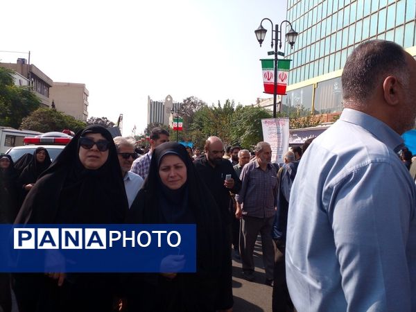 تشیع پیکر مطهر شهید عباس نیلفروشان با حضور پر شور مردم