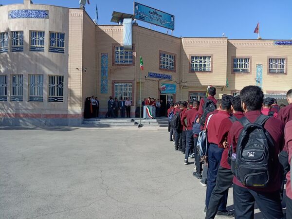 مراسم تقدیر از دبیران دبیرستان نمونه آیت الله خامنه‌ای