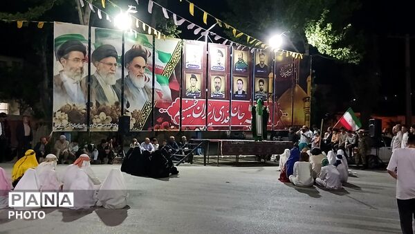 در سایه خطبه غدیر؛ کاروان نمایش آئینی در قلب اجتماعات شبانه مردمی