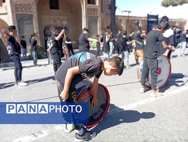 مراسم عزاداری و زنجیر زنی به مناسبت شهادت امام حسن عسکری«ع»