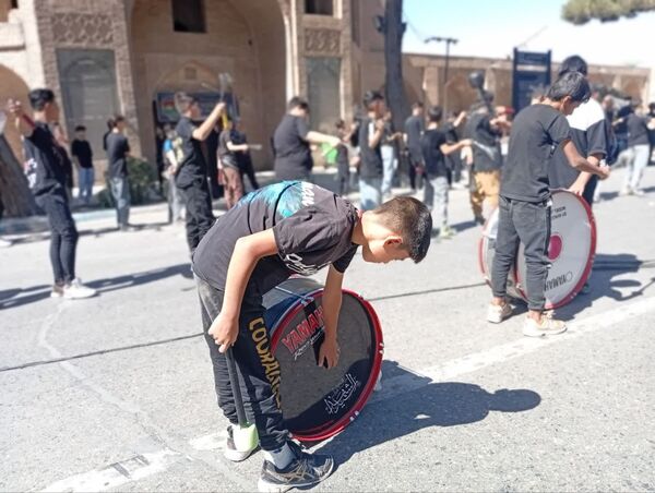 مراسم عزاداری و زنجیر زنی به مناسبت شهادت امام حسن عسکری«ع»