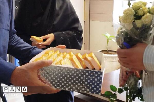 شاخه ای گل؛ هزاران قدردانی