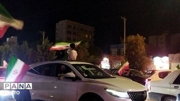حضور دهه نودی ها در رژه ماشینی بلوار فضل نیشابور 
