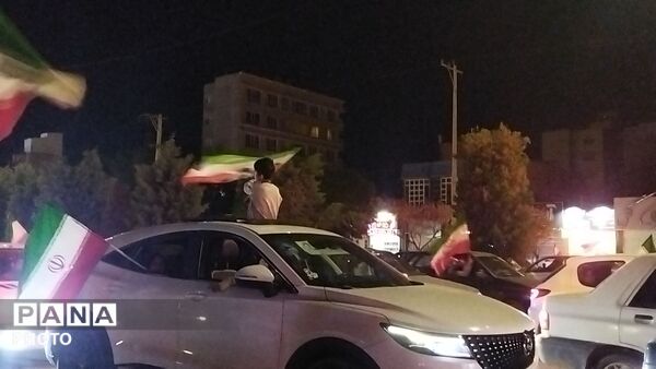 حضور دهه نودی ها در رژه ماشینی بلوار فضل نیشابور 