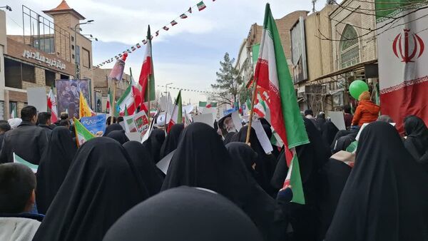 شکوه حضور نوجوانان در راهپیمایی 22 بهمن مردم قم