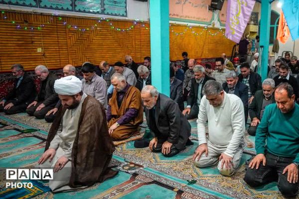 برپایی سفره افطاری در مسجد علی ابن ابیطالب نسیم‌شهر