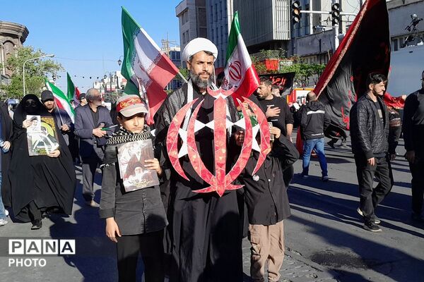 حضور اقشار مختلف مردم تهران در اربعین رهبر شهید انقلاب اسلامی 