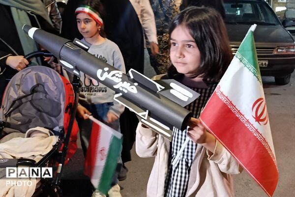 صدای پرتاب موشک‌های دستساز و کاغذی ملت ایران هراسی در دل دشمنان وطن