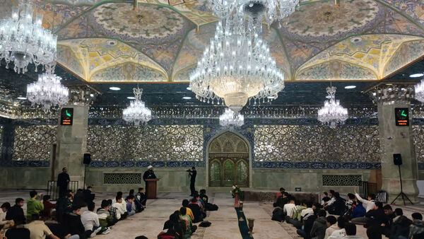 آیین جشن تکلیف دانش‌آموزان دبیرستان شهید غفاری قم