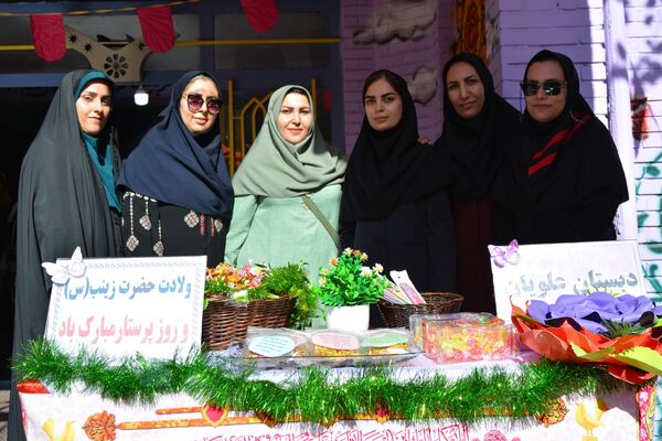 جشن میلاد حضرت زینب(س) با حضور مادران پرستار در دبستان علویان بهارستان‌دو
