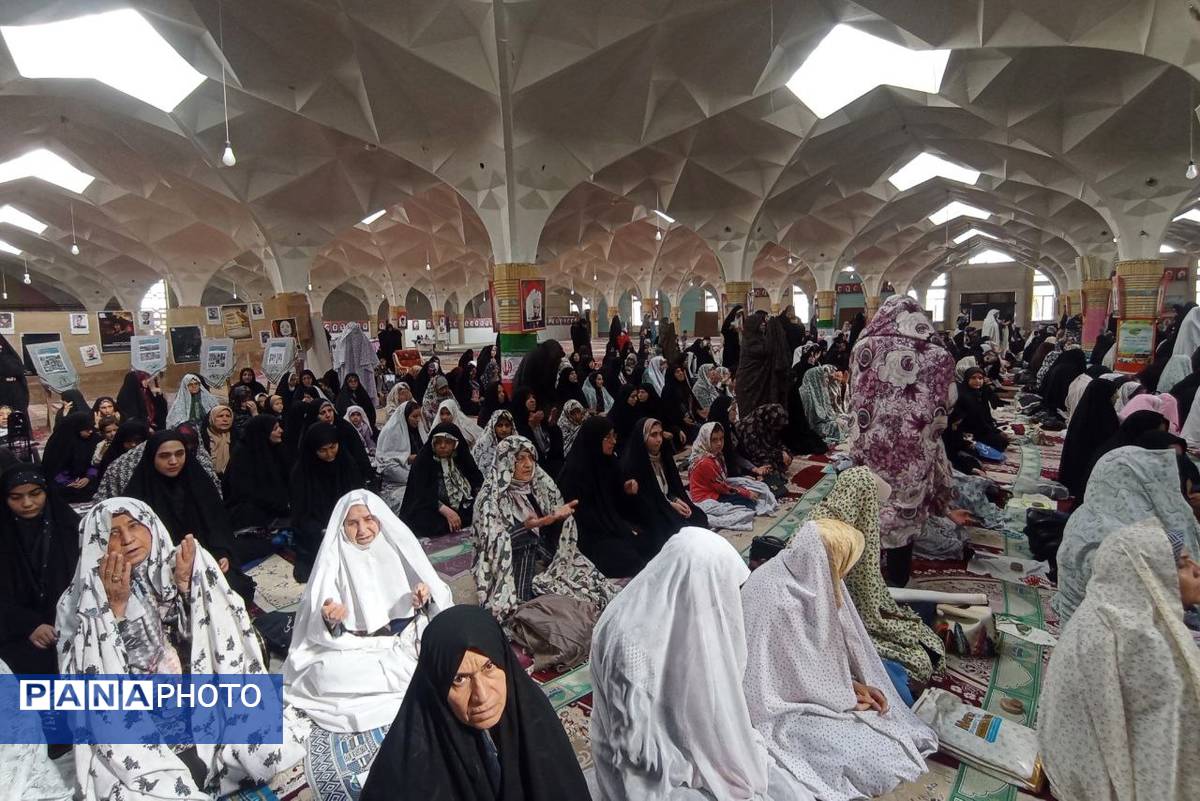 حضور پرشور دانش‌آموزان شهرستان قوچان در برگزاری نماز جمعه 