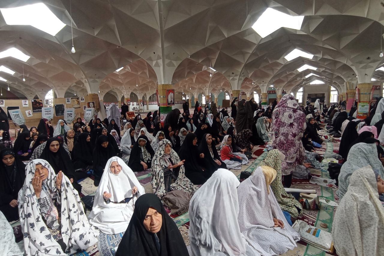 حضور پرشور دانش‌آموزان شهرستان قوچان در برگزاری نماز جمعه 