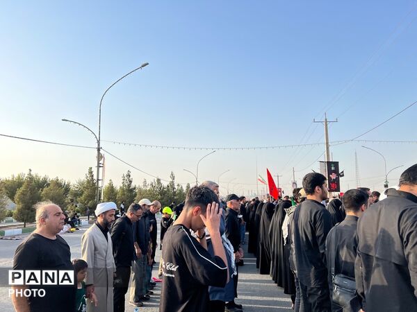  حضور پرشور مردم در وداع و تشییع رهبر انقلاب 