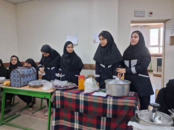 برگزاری باشکوه بازارچه کسب‌وکار در دبیرستان قلم‌چی خرم‌آباد