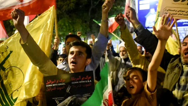 شادی مردم پس از انتقام وعده صادق ۲ در بجنورد