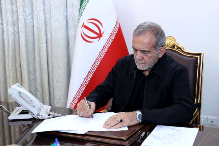 رئیس جمهور: اشرف بروجردی نقشی موثر در صیانت از میراث مکتوب کشور ایفا کرد