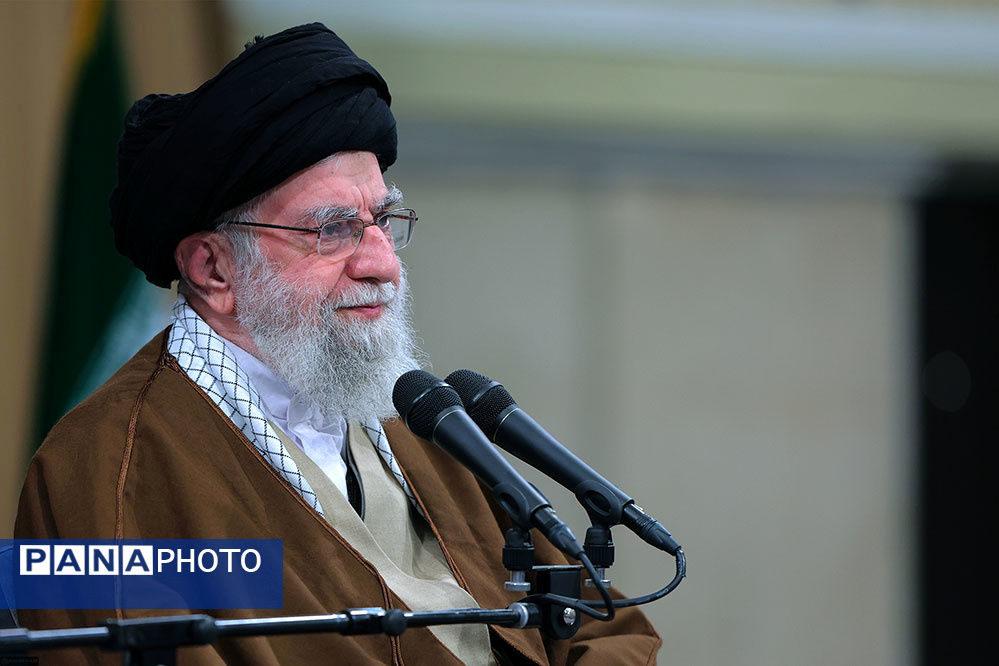 دیدار جمعی از فرماندهان نیروی هوایی و پدافند هوایی ارتش با رهبری