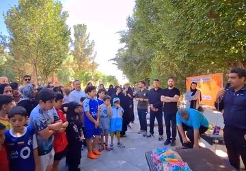 شور و نشاط خانوادگی دانش آموزان در بوستان علوی قم