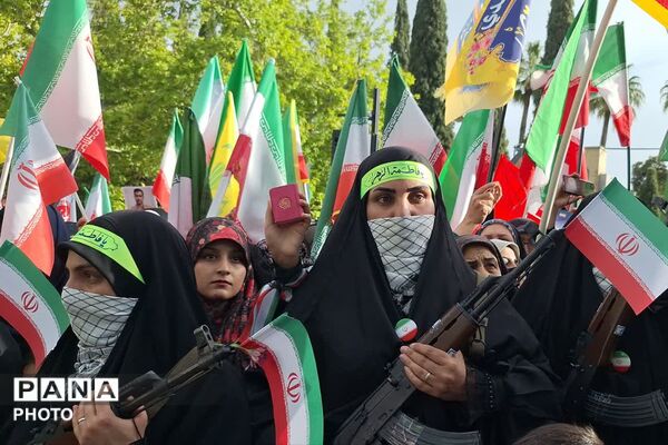 رزمایش بانوان و دختران بسیجی در شیراز