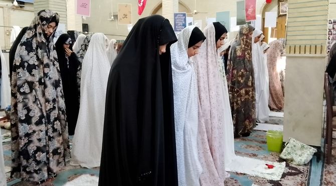 معاون پرورشی و تربیت بدنی اداره آموزش و پرورش کهریزک در جمع معتکفین مسجد جامع الشهدا کهریزک 