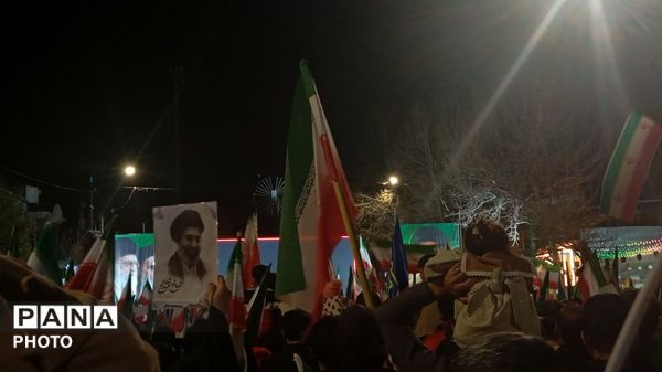 پیمان دوباره با رهبری با نوای رسای مهدی رسولی در آیین تجدید بیعت 
