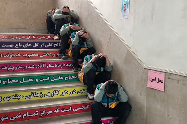 حضور دانش‌آموزان و مسئولان ناحیه 2 شهرری در بیست و ششمین مانور سراسری زلزله 