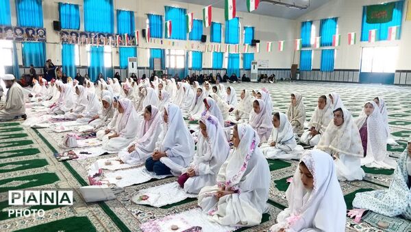 جشن باشکوه تکلیف دانش‌آموزان مدارس «ام‌البنین» و «کوثر» بخش دیشموک در مصلی امام خمینی (ره)