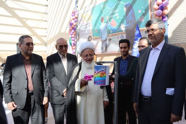 مراسم جشن ملی عاطفه‌ها در دبیرستان دخترانه شهید دکتر پاکنژاد یزد 