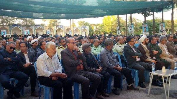 غبارروبی مزار شهدا توسط مسئولین شهرستان نیشابور انجام شد 