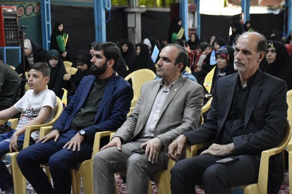 محفل دانش‌آموزان استان اصفهان در سوگ رحلت امام خمینی(ره) و شهدای خدمت