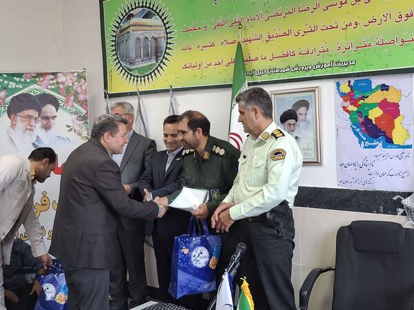آیین تجلیل از رزمندگان و آزادگان سرافراز دفاع مقدس 