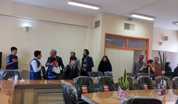 نشست صمیمانه فرماندار اصفهان با دانش آموز خبرنگاران پانای استان اصفهان به مناسبت روز خبرنگار