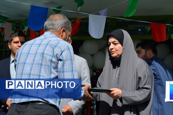 برگزاری جشن شکوفه‌های کلاس اولی دربهارستان‌دو