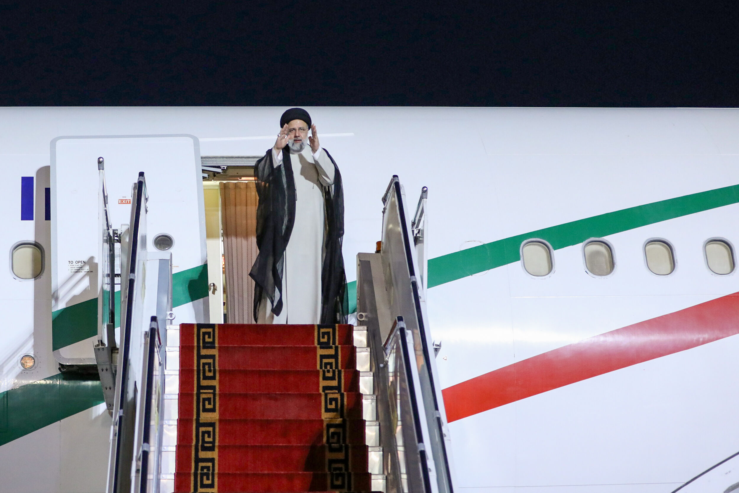 آیت الله رئیسی پایتخت سریلانکا را به مقصد تهران ترک کرد
