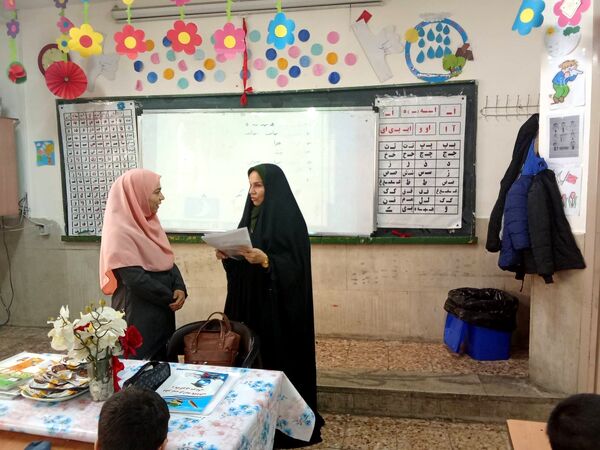 بازدید مسئولان وزارتی آموزش و پرورش شهرستان‌های تهران از مدرسه شهید رجایی شهر قدس 