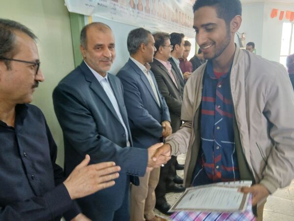 جشن ستارگان و تجلیل از پذیرفته شدگان کنکور ۱۴۰۴ دبیرستان نمونه آیت‌الله خامنه‌ای 