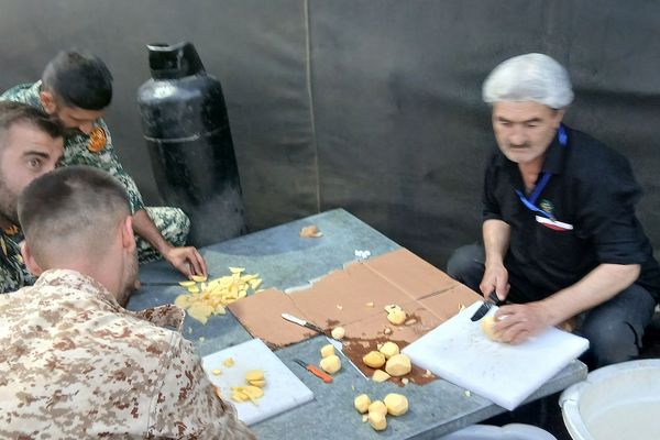 برپایی موکب «عشاق الحسین(ع)» سازمان دانش‌آموزی شهرستانهای تهران در مسیر زائران اربعین