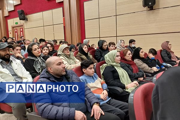 تقدیر از دانش‌آموزان دبیرستان هیات امنایی البرز در اردوگاه استانی شهید محمد منتظری شهریار 