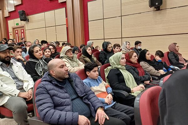 تقدیر از دانش‌آموزان دبیرستان هیات امنایی البرز در اردوگاه استانی شهید محمد منتظری شهریار 