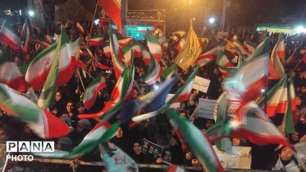 ادامه تجمعات مردمی بیعت با رهبری در نورآباد برای هفتاد و هشتم شب