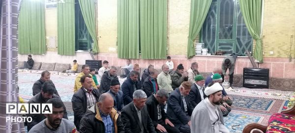 ضیافت افطاری و اقامه نماز جماعت در روز چهارم ماه مبارک رمضان در حسینیه شهر بار نیشابور 