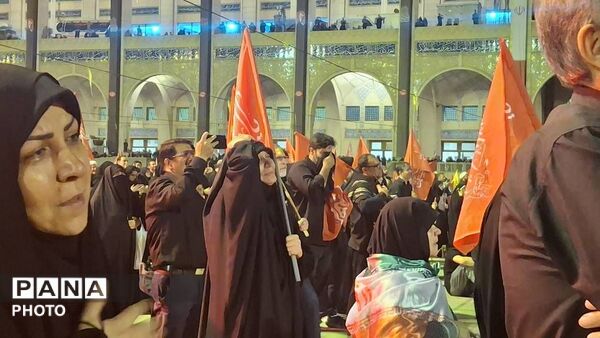 رسم وداع  با پیکر مطهر امام قائد