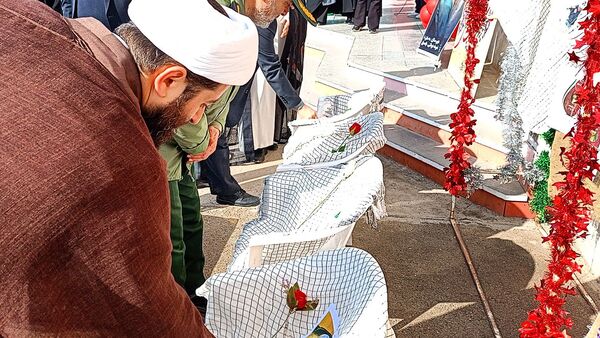 نواختن زنگ انقلاب در دبیرستان نمونه ایمان