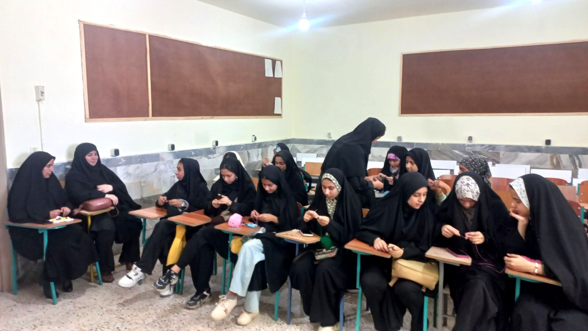 برگزاری هفته دوم دوره آموزشی فصل رویش در هنرستان ثمین