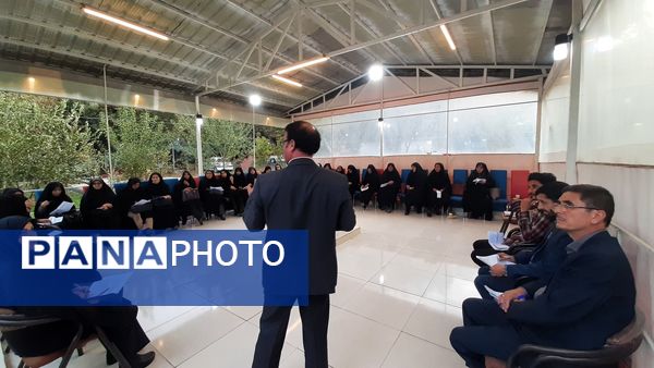 میم مثل مدیر 