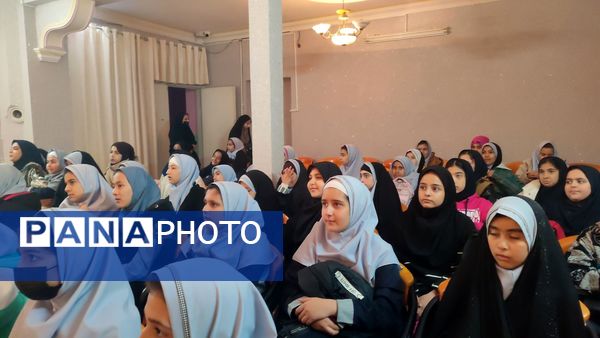 بازدید علمی دانش‌آموزان دبستان شاهد حاج تقی آقا‌بزرگ از پژوهش‌سرای علامه طباطبایی ناحیه یک مشهد