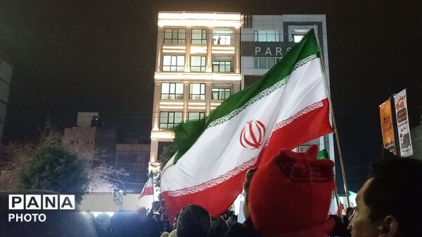 راهپیمایی گسترده مردم نیشابور در احتماع شبانه
