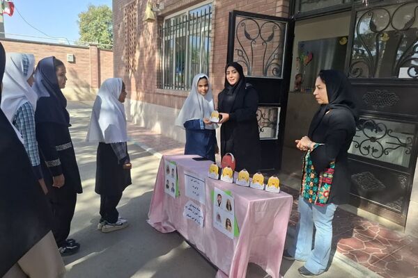 گرامیداشت روز دانش آموز در مدارس دخترانه پیشوا؛ شکوفایی مهر و علم در باران، کوثر، دیانت و مهردخت