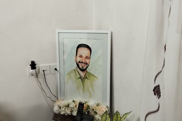 دیدار دانش‌آموزان مدرسه نمونه دولتی شهیدی با مادر شهید مجید زارعی به مناسبت روز مادر