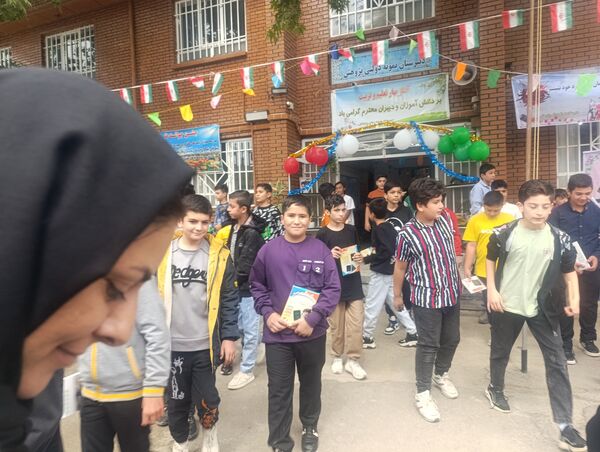 جشن جوانه‌های دبیرستان دوره اول نمونه دولتی پژوهش آشخانه